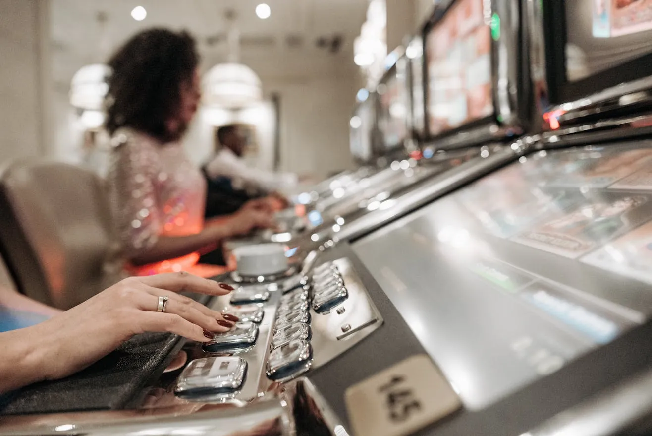 La Sala de Slots: 1.900+ Juegos Bajo el Microscopio
